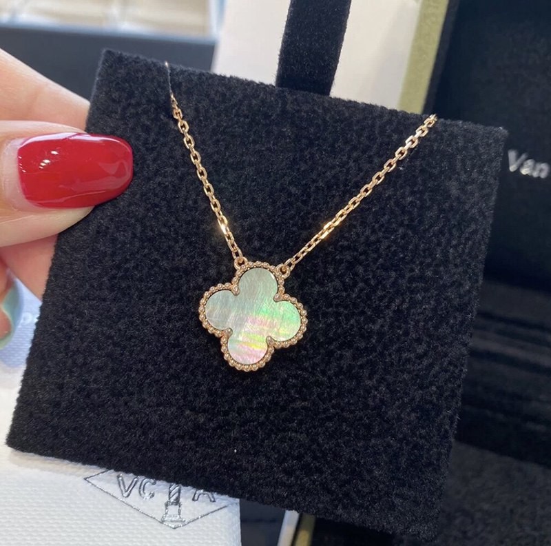 Extremely rare! Van Cleef & Arpels vintage fake Alhambra pendant vay93969 Extremely rare! Van Cleef & Arpels vintage fake Alhambra pendant vay93969