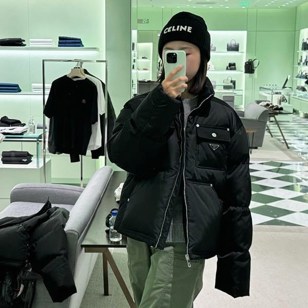 The hottest topic! Prada Grade N Triangle Logo Nylon Down Jacket pug84861 The hottest topic! Prada Grade N Triangle Logo Nylon Down Jacket pug84861