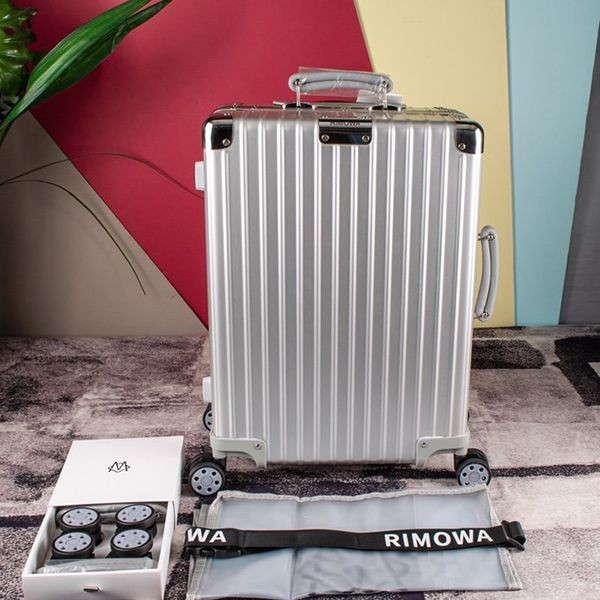 Extremely eye-catching! [Rimowa] Classic "Cabin" suitcase replica riu53694