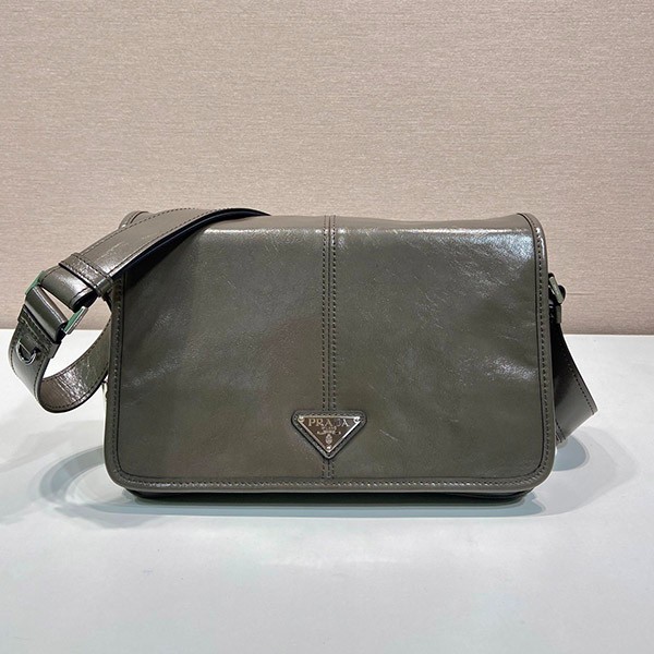 For business and private use, Prada leather shoulder bag replica pus78685