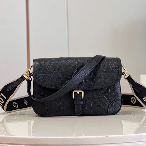No customs duties Louis Vuitton Diane Monogram Empreinte fake shoulder bag M46386 No customs duties Louis Vuitton Diane Monogram Empreinte fake shoulder bag M46386