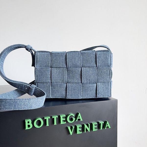 Spring/Summer new Bottega Veneta Cassette shoulder bag replica 710188V2A014948