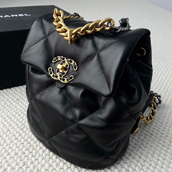 "Perfect design and storage capacity?" Chanel 19 Backpack Replica Backpack CC Logo Black AS4223