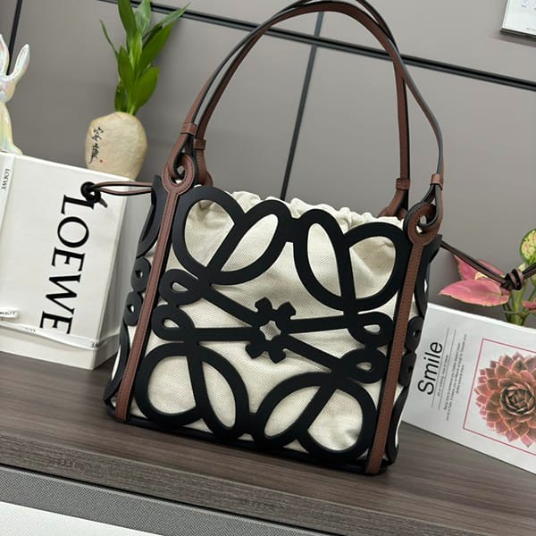 The hottest topic! Loewe replica Anagram cutout tote small bag lok95959