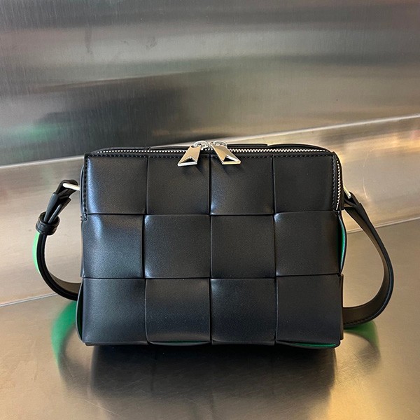 Bottega Veneta Cassette Camera Bag Replica boq36596