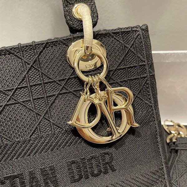 Super low price! Dior embroidered Cannage bag dem43535