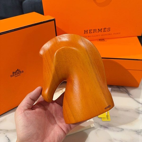 Recommended Hermes Paperweight Imitation Orange Wood x Leather Horse erq48581 Recommended Hermes Paperweight Imitation Orange Wood x Leather Horse erq48581