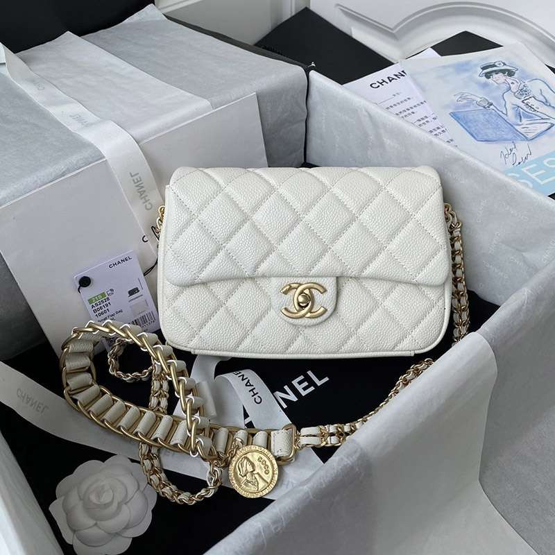 New color ☆ Rare Chanel chain shoulder bag in caviar skin sho83969 New color ☆ Rare Chanel chain shoulder bag in caviar skin sho83969