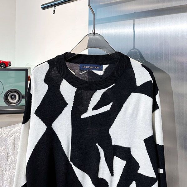 Immediate shipping Louis Vuitton crew neck replica sweatshirt long sleeve vua35820