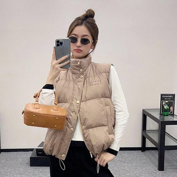 Miu Miu Replica Padded Polyamide Sleeveless Jacket ML1124 Miu Miu Replica Padded Polyamide Sleeveless Jacket ML1124