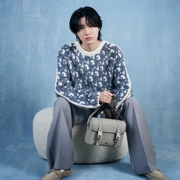 {The zip on the sleeve is an accent?} Dior Oblique Sweater Replica dez54071 {The zip on the sleeve is an accent?} Dior Oblique Sweater Replica dez54071