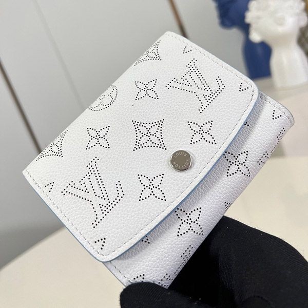 I definitely want it! Louis Vuitton Portefeuille Iris Wallet, Cheap M11802