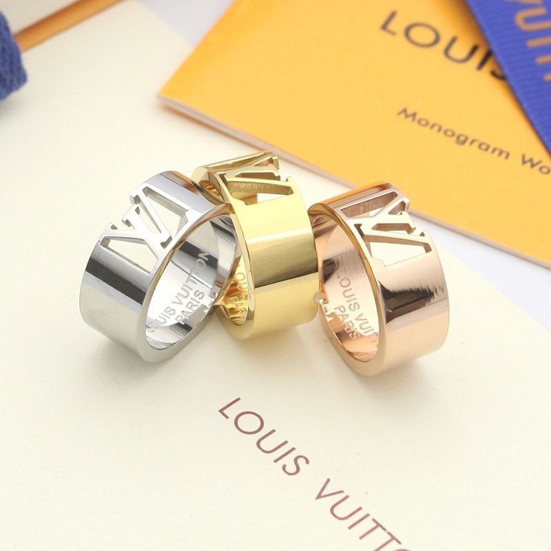 Love at first sight? Louis Vuitton Berg Signature Chain Silver Ring Replica 3 colors M80180