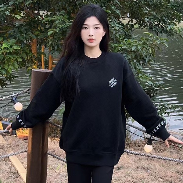 Louis Vuitton Long Sleeve Sweatshirt with Sleeve Logo Sweatshirt Replica vud17663 with Tracking