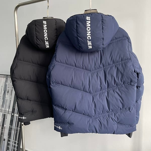 ★ Tracked shipping for peace of mind Moncler replica Arcesaz short down jacket with hood, logo and water repellent mof34954