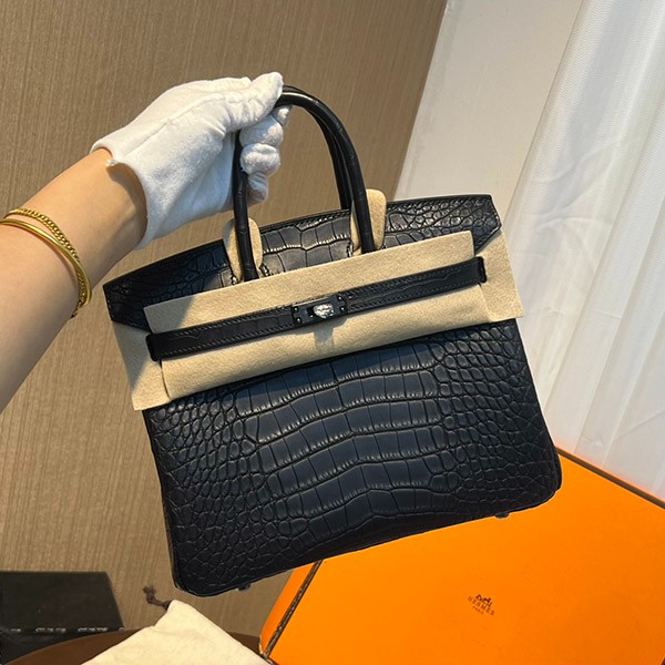 Hermes Birkin 25 Alligator Matte So Black Replica Black Hardware 2011 erg44462 Hermes Birkin 25 Alligator Matte So Black Replica Black Hardware 2011 erg44462