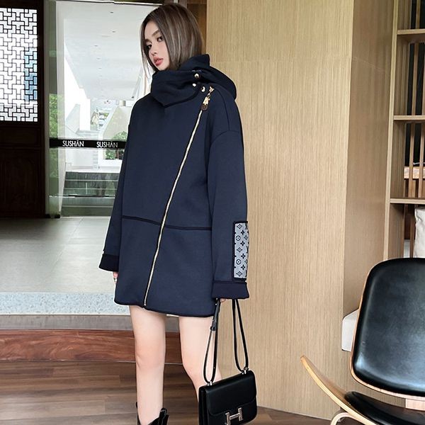 Ultra-limited edition Louis Vuitton asymmetrical cardigan coat replica 1AC0T Ultra-limited edition Louis Vuitton asymmetrical cardigan coat replica 1AC0T