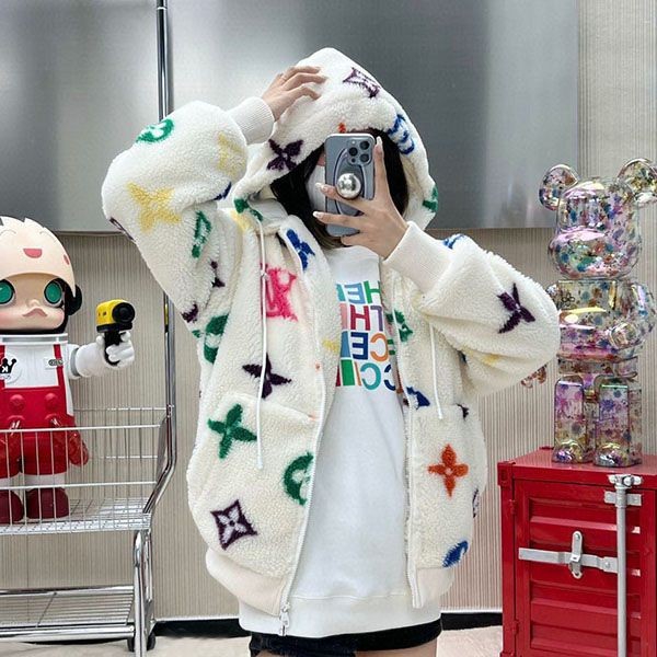 New on sale: Louis Vuitton Monogram Mink Fur Fake Zip-up Hoodie ★ 1A96JK New on sale: Louis Vuitton Monogram Mink Fur Fake Zip-up Hoodie ★ 1A96JK