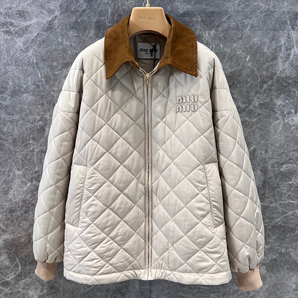 Eye-catching color Miu Miu replica quilted zip jacket myb31679 Eye-catching color Miu Miu replica quilted zip jacket myb31679