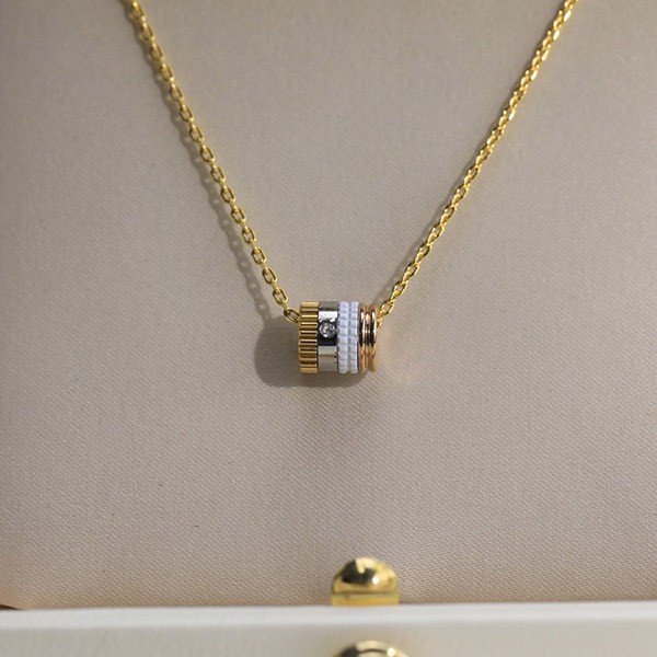 Boucheron Replica Quatre White Pendant Small JPN00550