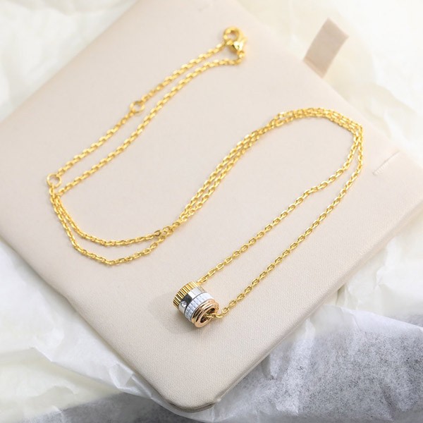 Boucheron Replica Quatre White Pendant Small JPN00550