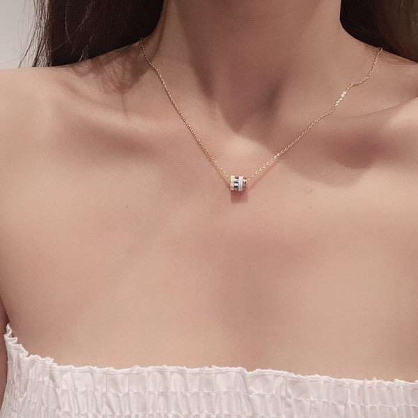 Boucheron Replica Quatre White Pendant Small JPN00550