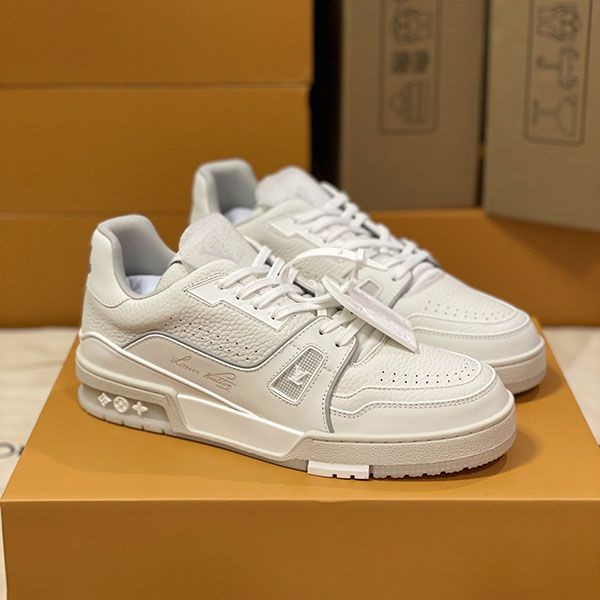 Love at first sight? Louis Vuitton replica sneakers LV trainers vus89235