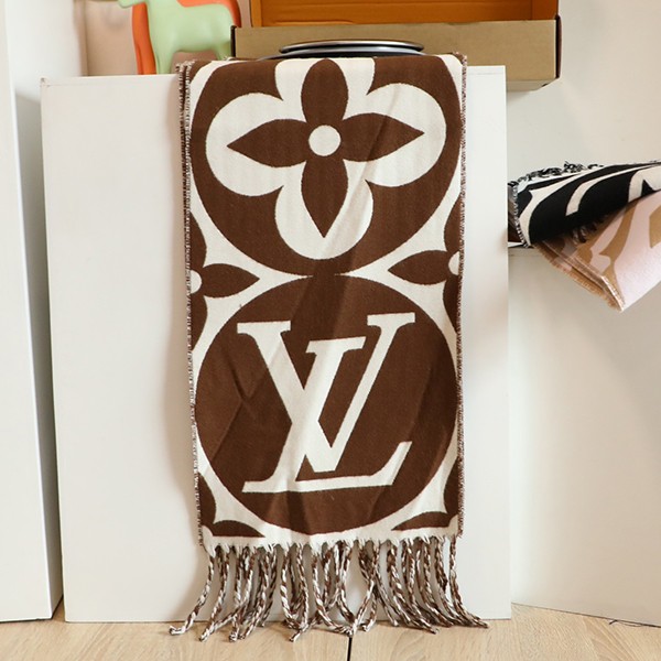 Very popular all over the world? Louis Vuitton replica LV medallion fringe scarf M90853 Very popular all over the world? Louis Vuitton replica LV medallion fringe scarf M90853