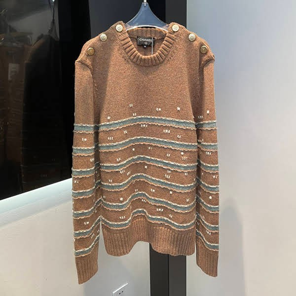 Love at first sight? Chanel knockoff CC logo knit sweater shl25875