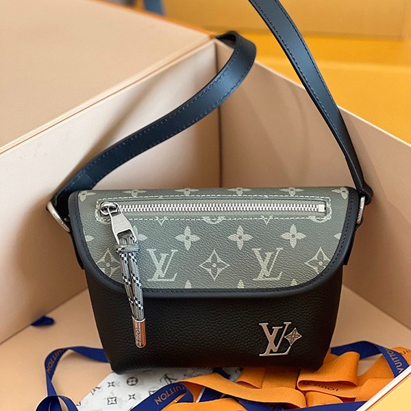 [Domestic shipping] Louis Vuitton Replica Pulse Wearable Wallet M12618