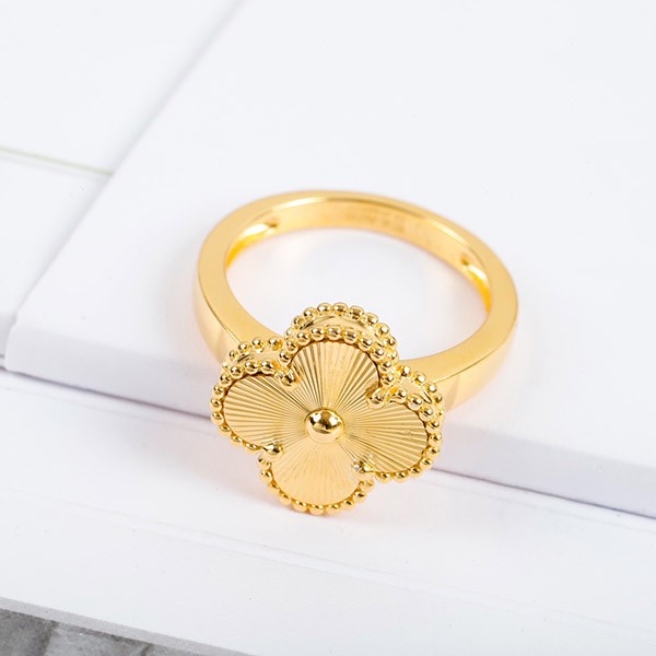 Van Cleef & Arpels Ring Replica Vintage Alhambra Y Gold VCARP6I300 Van Cleef & Arpels Ring Replica Vintage Alhambra Y Gold VCARP6I300