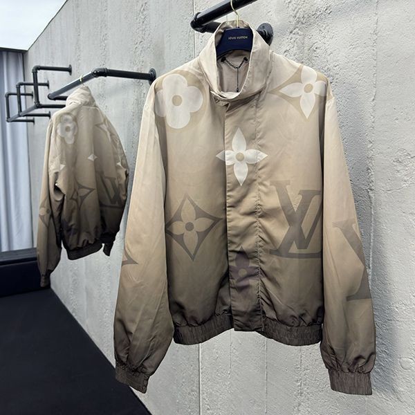 Just wearing it makes you look cool◎ [Louis Vuitton] Windbreaker Copy 1AFYAQ