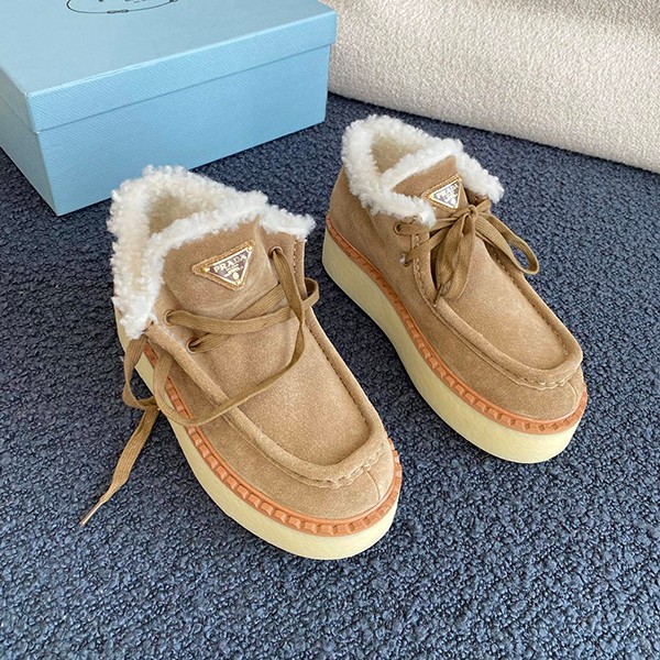 No. 1 in total sales! [Fluffy] Prada high-grade suede shearling chukka boots with thick soles puz93269