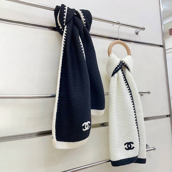 Very popular! Chanel CC logo monochrome scarf parody 2 colors shg32237
