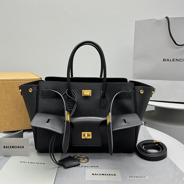 Perfect gift: Balenciaga BEL AIR M shoulder bag, leather, logo, baz98300