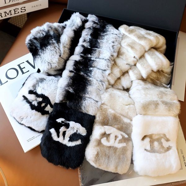 Extremely rare! [Chanel] Orirag fur muffler fake she17231