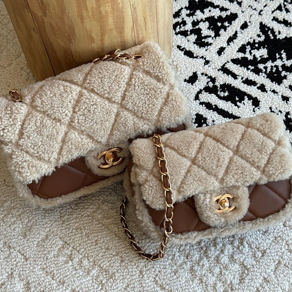 [Fall/Winter Trends★] Chanel Shearling Flap Bag Replica shg01666