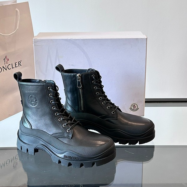 Moncler fake LARUE treck laced up boots zip up boots moc71140 Moncler fake LARUE treck laced up boots zip up boots moc71140