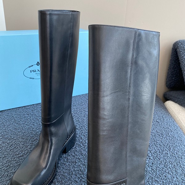 Sold out soon Prada Parody leather boots embossed logo rubber sole black pup58405