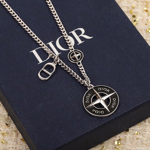 Cool and stylish? Dior and Stone Island necklace dec46492