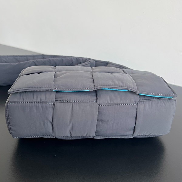 Very popular! Bottega Veneta Padded Tech Cassette Replica bon94446