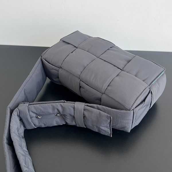 Very popular! Bottega Veneta Padded Tech Cassette Replica bon94446