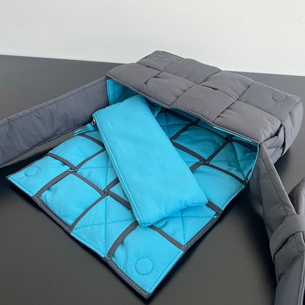 Very popular! Bottega Veneta Padded Tech Cassette Replica bon94446