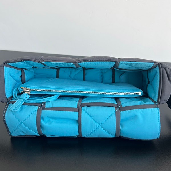 Very popular! Bottega Veneta Padded Tech Cassette Replica bon94446