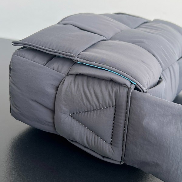 Very popular! Bottega Veneta Padded Tech Cassette Replica bon94446