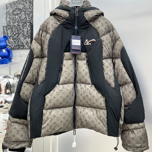 Lowest price challenge Louis Vuitton 2054 Heat Reactive Puffa Parallel import goods 1A9O52 Lowest price challenge Louis Vuitton 2054 Heat Reactive Puffa Parallel import goods 1A9O52