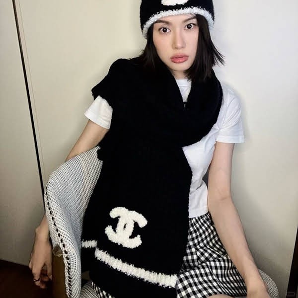 The hottest topic! Replica Chanel reversible scarf shx39876