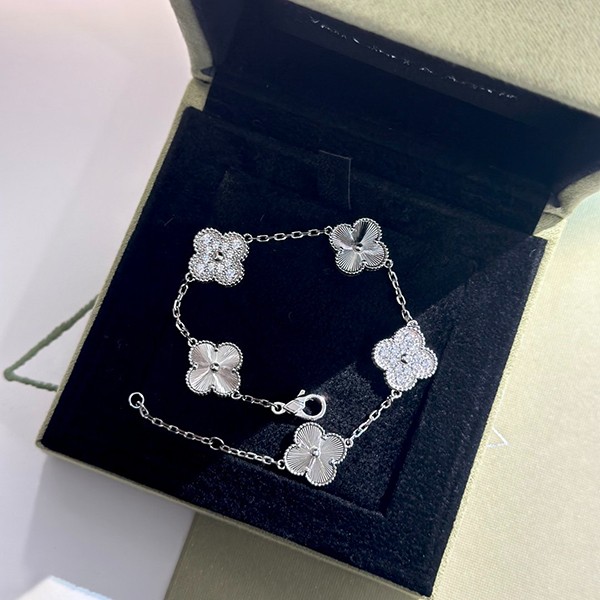 Van Cleef & Arpels Vintage Alhambra Bracelet Replica, 5 Motifs vaf67962