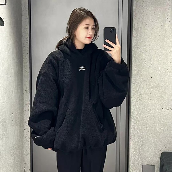 Balenciaga logo hoodie replica hooded fleece jacket with hood Black 810113TQQ02 Balenciaga logo hoodie replica hooded fleece jacket with hood Black 810113TQQ02