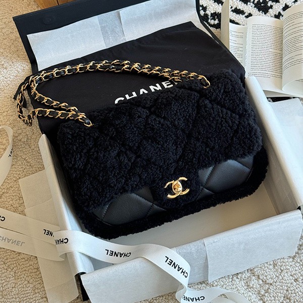[Fluffy & Leather] Chanel Replica Shearling Flap Bag shu38578